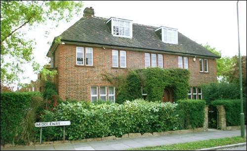 40 Litchfield Way